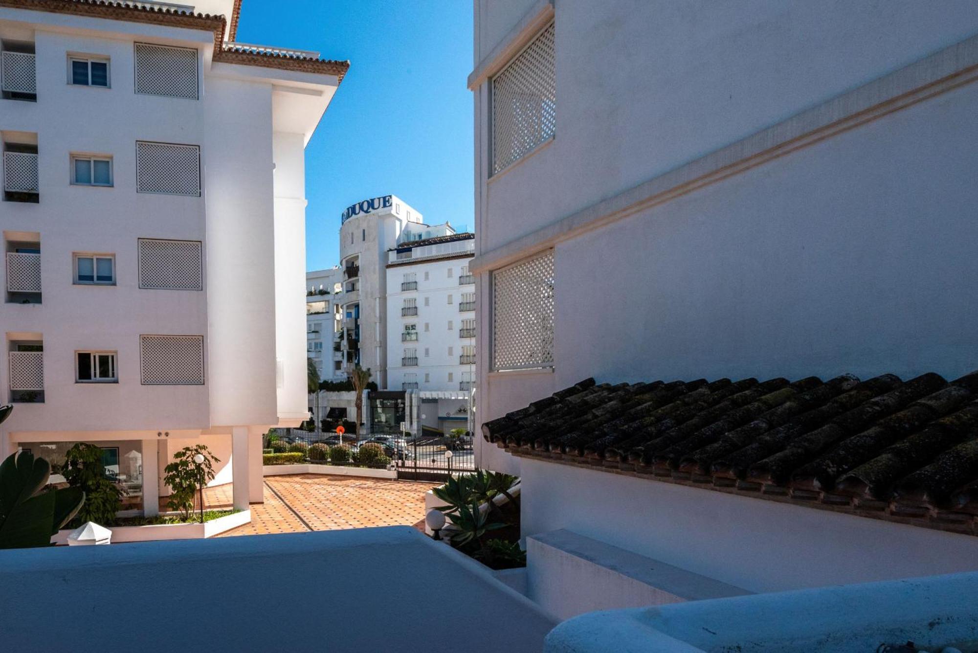 Gaviotas - Playas Del Duque - Puerto Banus * Marbella